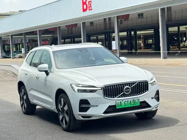 Volvo XC60 — Фото автомобиля 3