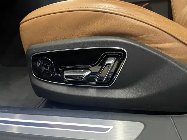 Audi A8 — Фото автомобиля 24