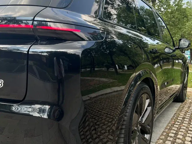 Li Auto L8 — Фото автомобиля 10