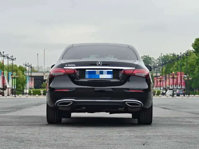 Mercedes-Benz E-Class — Фото автомобиля 5