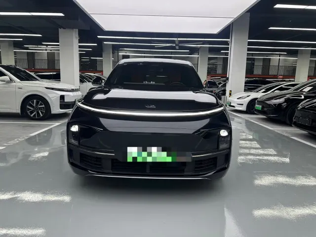 Li Auto L8 — Фото автомобиля 2
