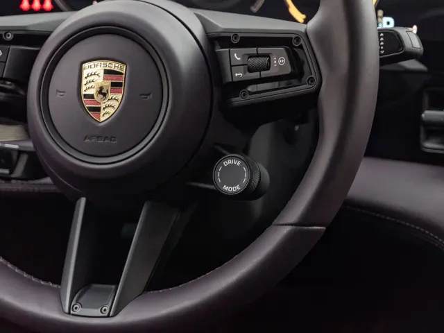 Porsche Taycan — Фото автомобиля 22