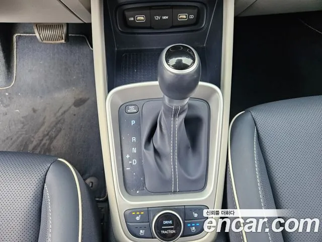 Hyundai Venue — Фото автомобиля 18
