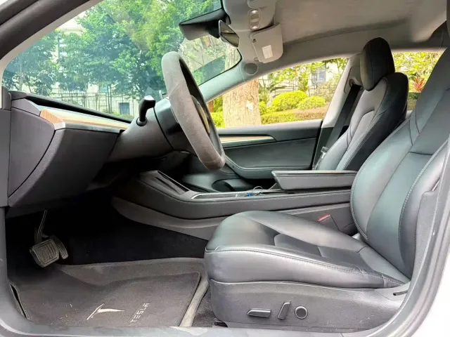 Tesla Model 3 — Фото автомобиля 7
