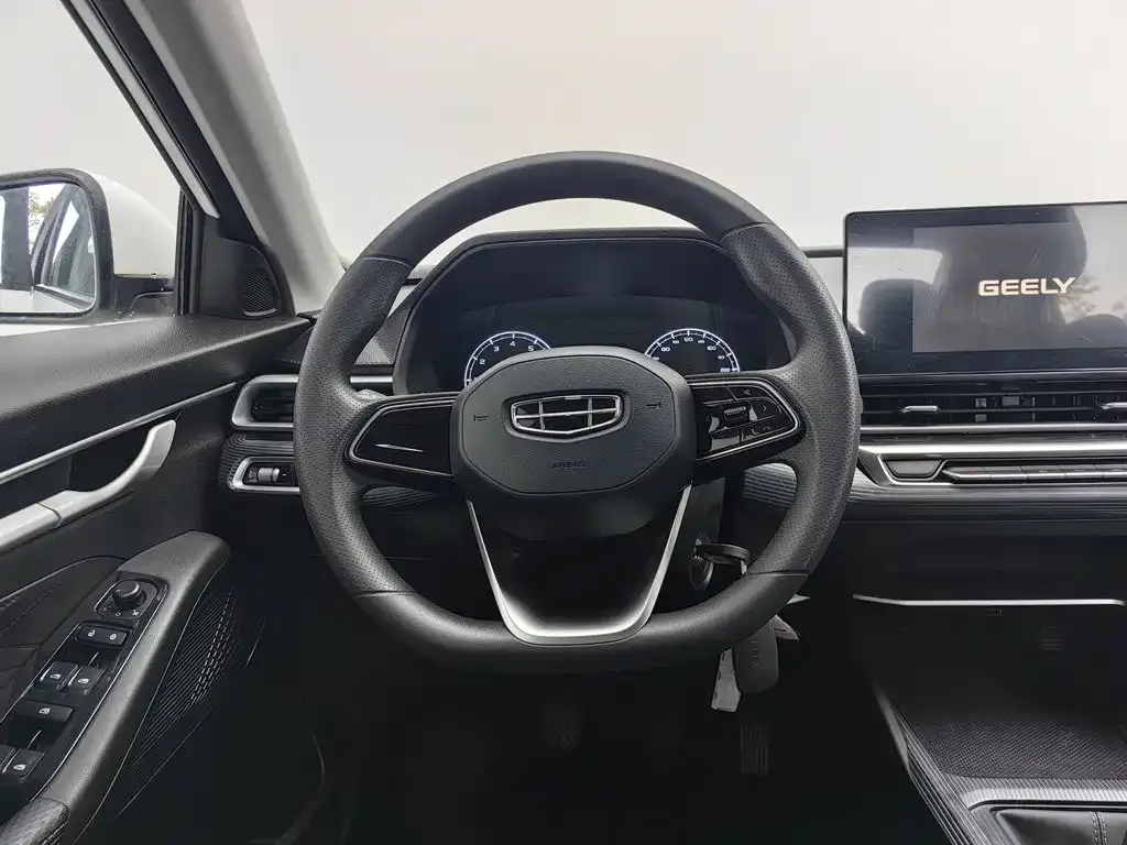 Geely Emgrand 2023 4th Generation Champion Edition 1.5L Manual Luxury — Фото автомобиля 11