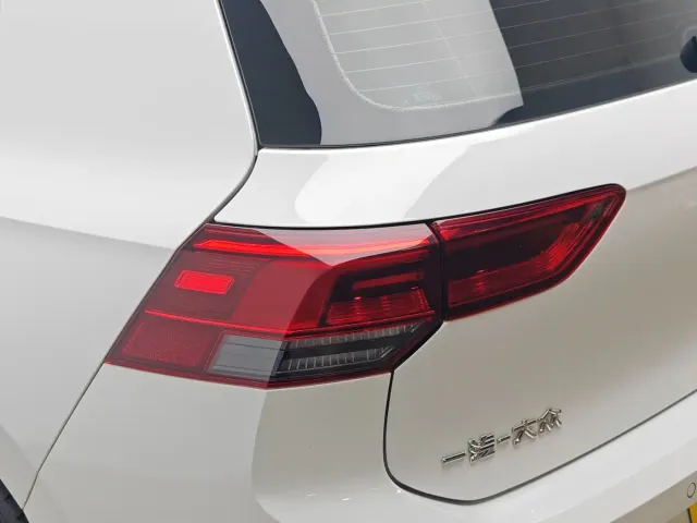 Volkswagen Golf — Фото автомобиля 7