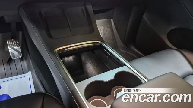 Tesla Model Y — Фото автомобиля 19