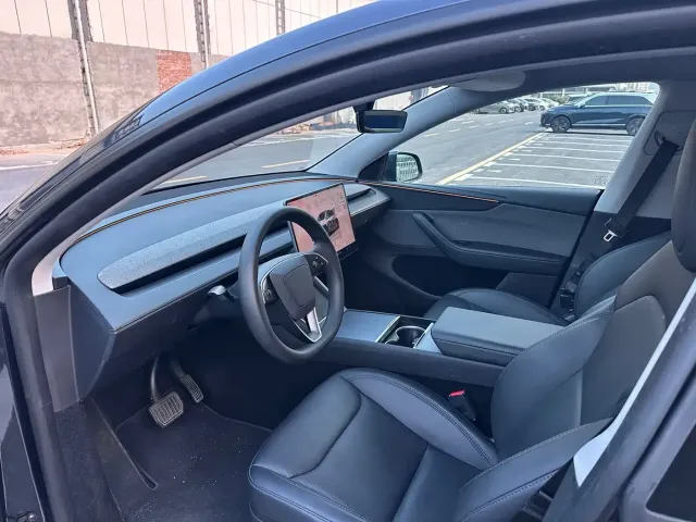 Tesla Model Y — Фото автомобиля 6