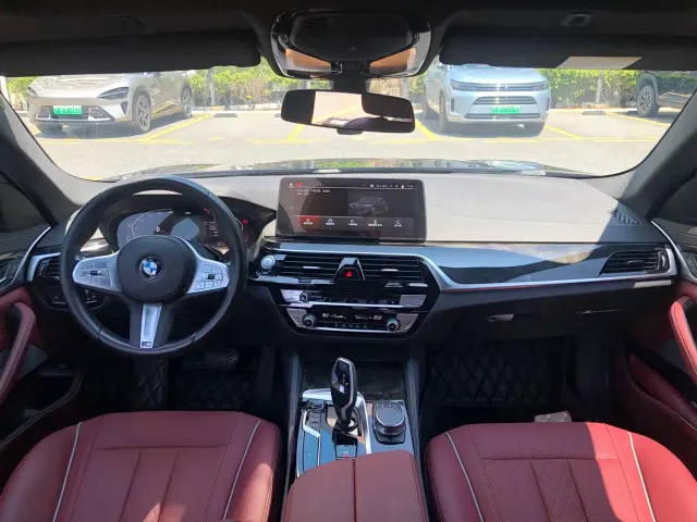 BMW 5 Series — Фото автомобиля 12
