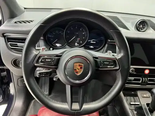 Porsche Macan — Фото автомобиля 10