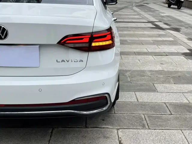Volkswagen Lavida — Фото автомобиля 7