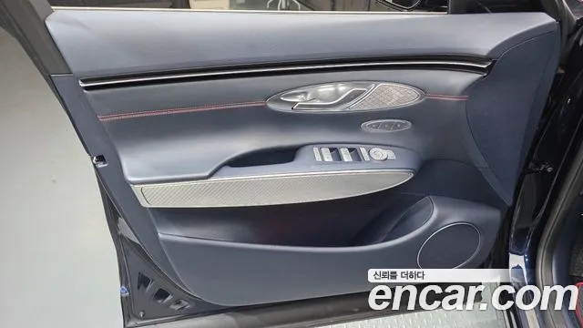 Genesis GV70 — Фото автомобиля 13