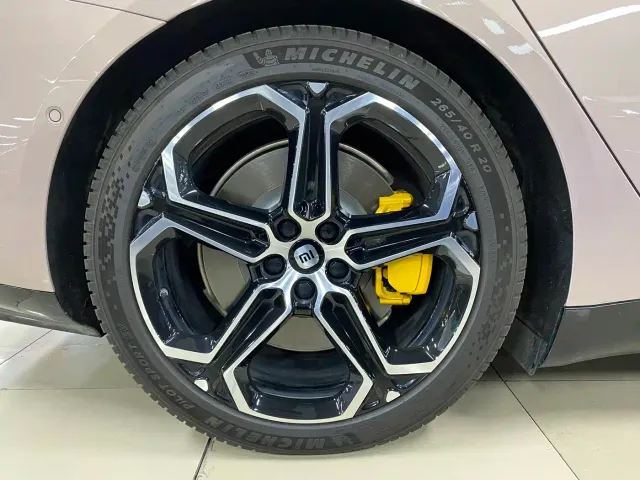 Xiaomi SU7 — Фото автомобиля 29