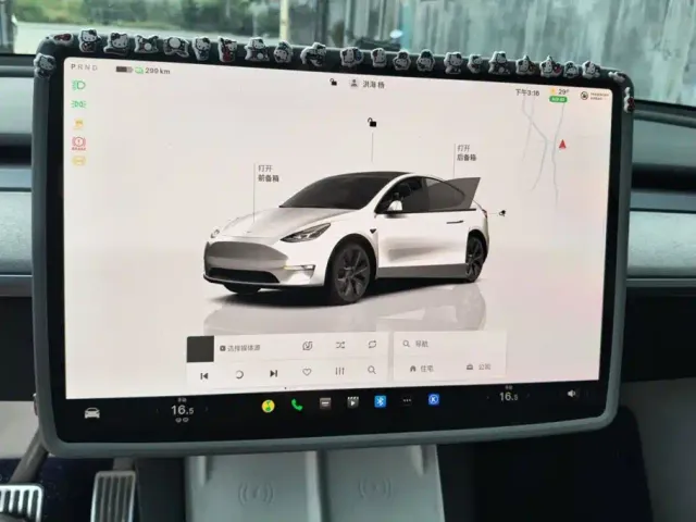 Tesla Model Y — Фото автомобиля 14