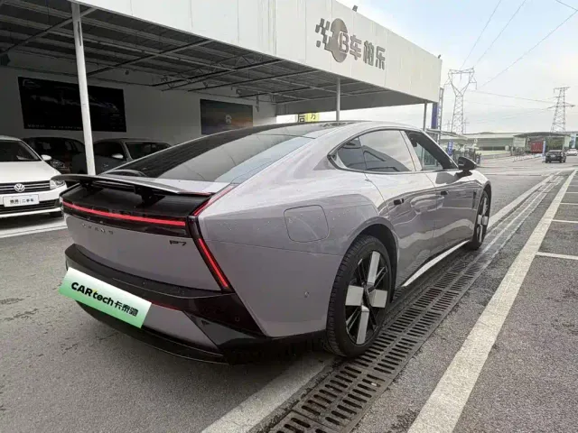 Xpeng P7 — Фото автомобиля 12