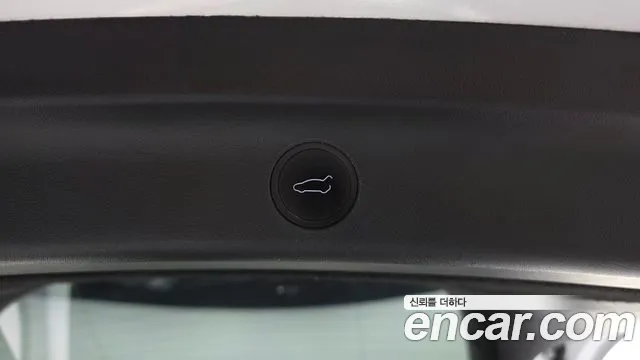 Tesla Model Y — Фото автомобиля 27
