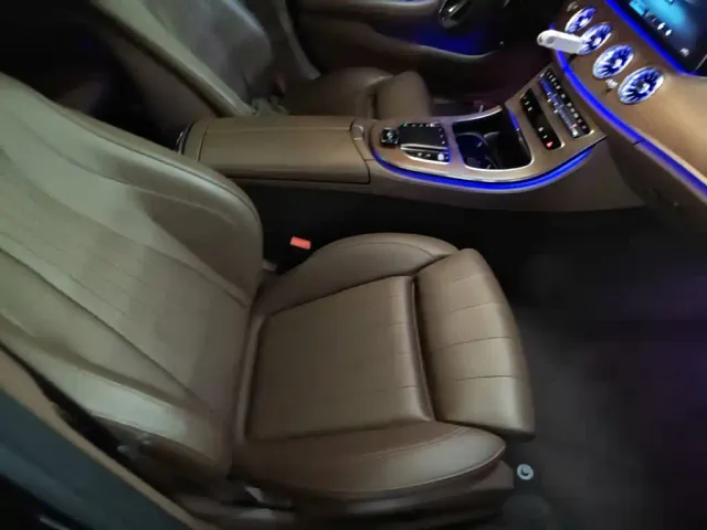 Mercedes-Benz E-Class — Фото автомобиля 24