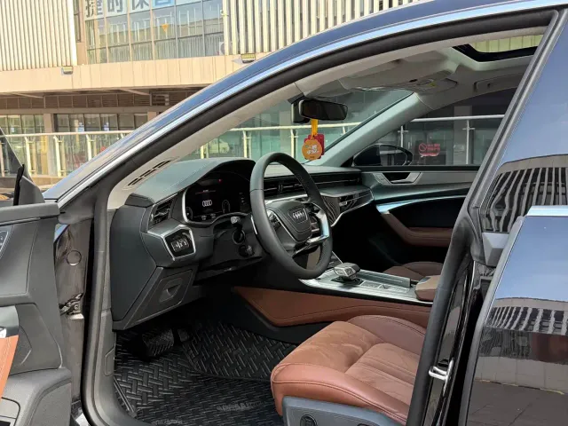 Audi A7L — Фото автомобиля 5