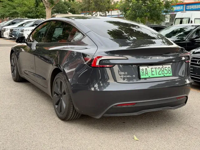 Tesla Model 3 — Фото автомобиля 13