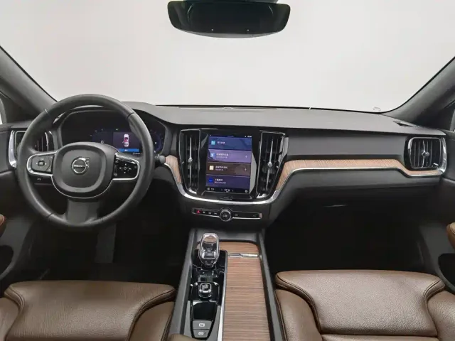 Volvo S60 — Фото автомобиля 5