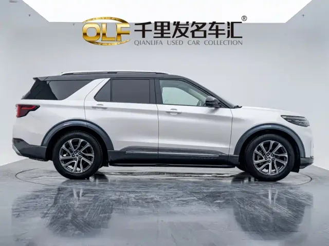 Ford Explorer — Фото автомобиля 8