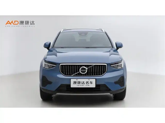 Volvo XC40 — Фото автомобиля 2