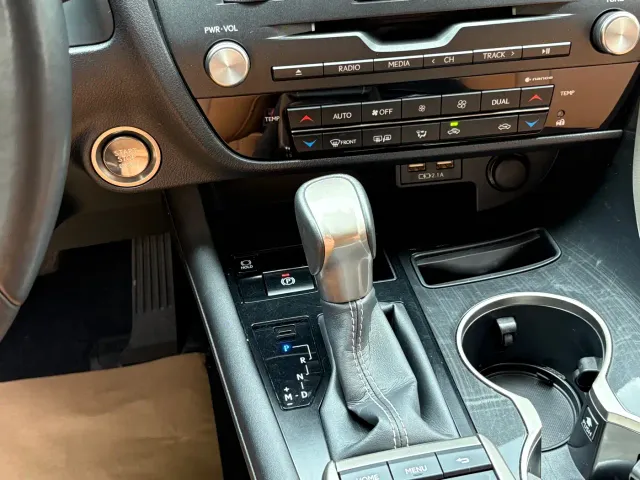 Lexus RX — Фото автомобиля 12