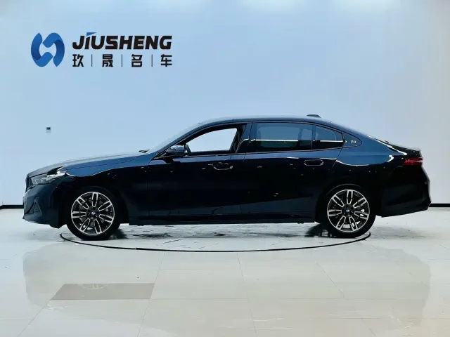 BMW 5 Series — Фото автомобиля 6