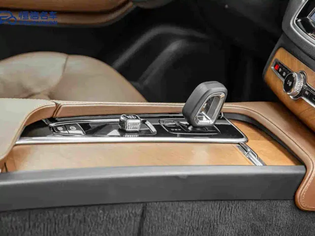 Volvo XC90 — Фото автомобиля 19