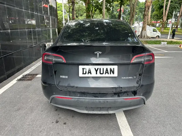 Tesla Model Y — Фото автомобиля 14