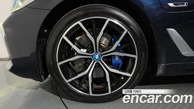 BMW 5 Series — Фото автомобиля 5