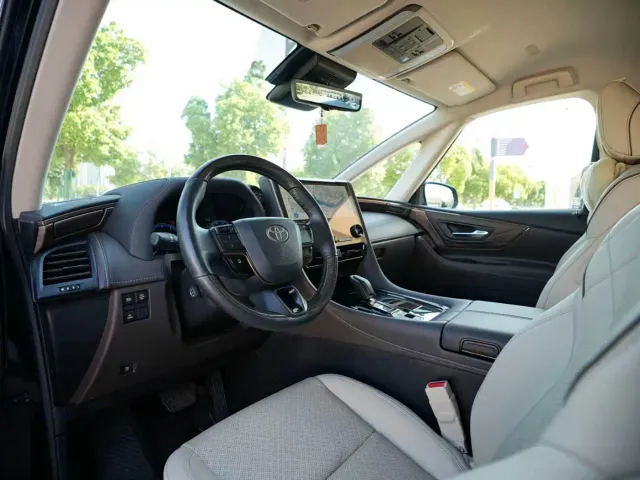 Toyota Alphard — Фото автомобиля 4