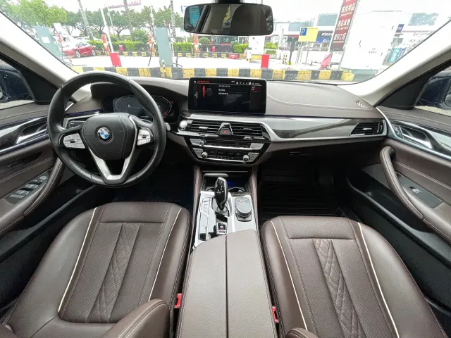 BMW 5 Series — Фото автомобиля 14