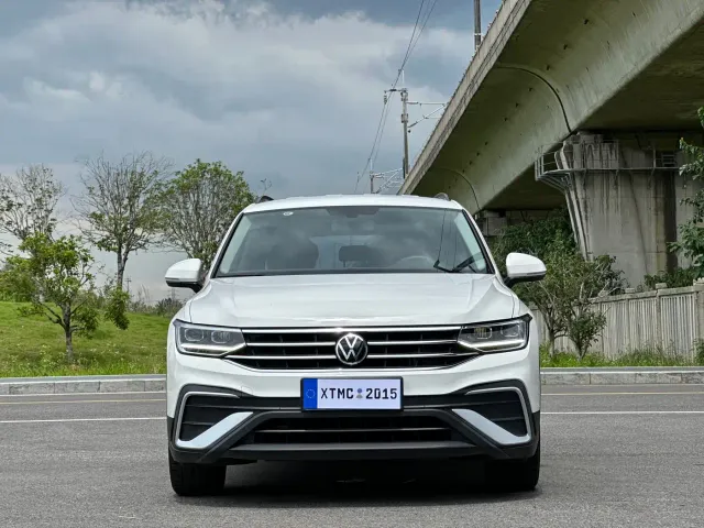 Volkswagen Tiguan L — Фото автомобиля 2