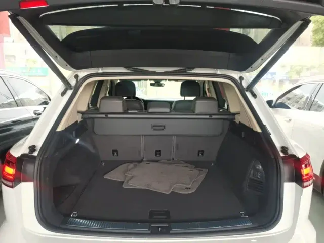 Volkswagen Touareg — Фото автомобиля 18