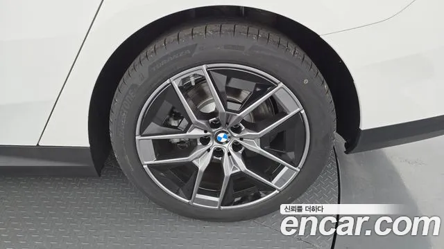 BMW 5 Series G60 — Фото автомобиля 6