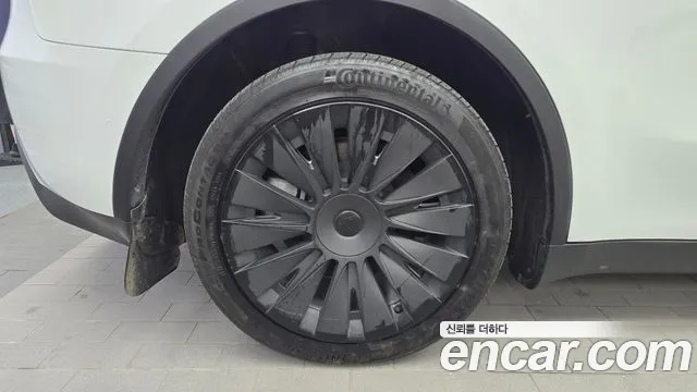 Tesla Model Y — Фото автомобиля 5