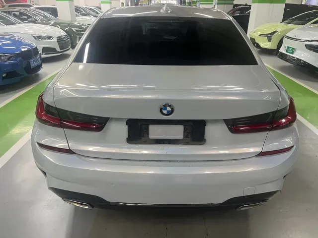 BMW 3 Series — Фото автомобиля 10