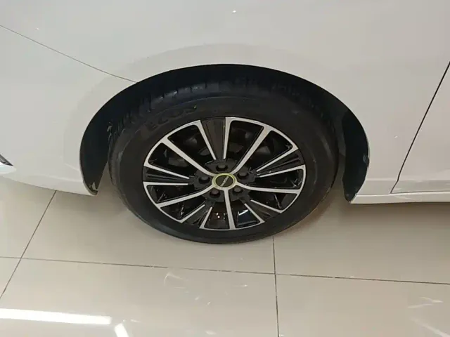 Roewe i5 — Фото автомобиля 22