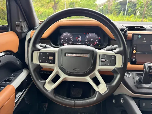 Land Rover Defender — Фото автомобиля 11