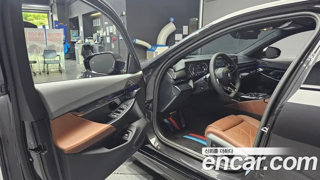 BMW 5-Series 5 серия (G60) 530i xDrive M Sport Pro Special Edition — Фото автомобиля 10