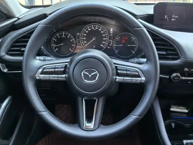 Mazda Axela — Фото автомобиля 13
