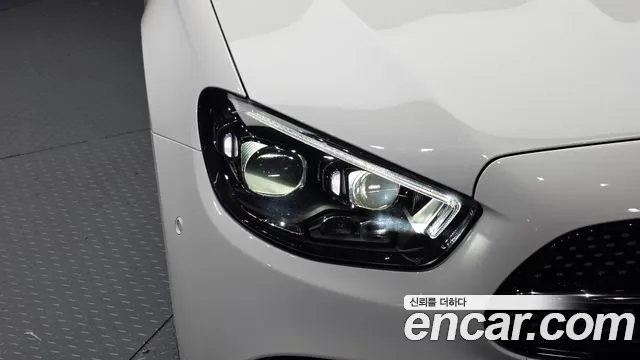 Mercedes-Benz E-Class — Фото автомобиля 7
