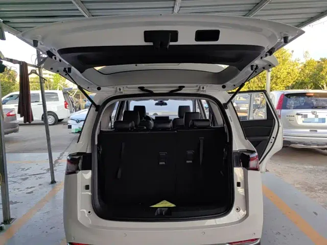 Wuling Jiachen — Фото автомобиля 14