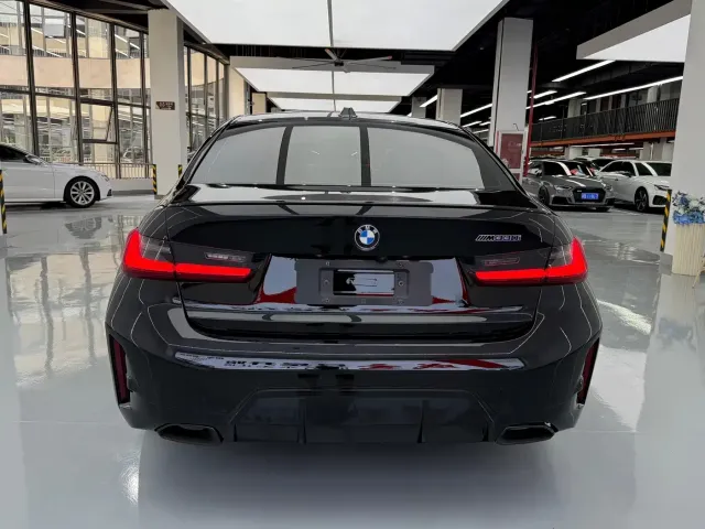 BMW BMW 3 Series 2024 330i M Sport Shadowline Package — Фото автомобиля 17
