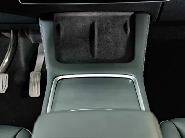Tesla Model Y — Фото автомобиля 15