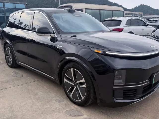 Li Auto L8 — Фото автомобиля 3