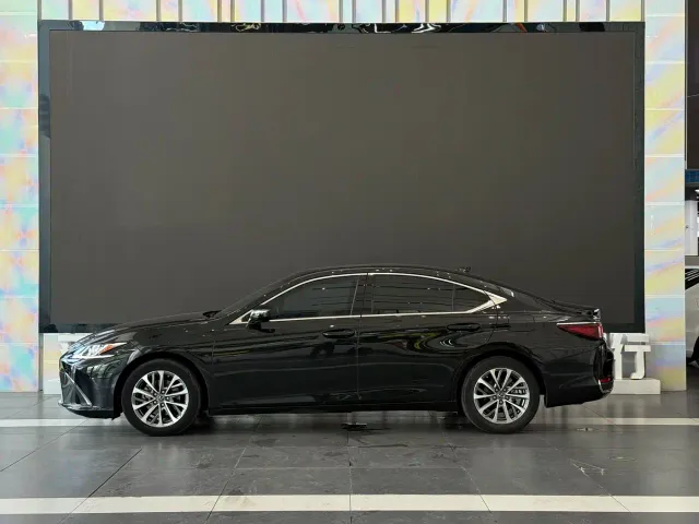 Lexus ES — Фото автомобиля 4