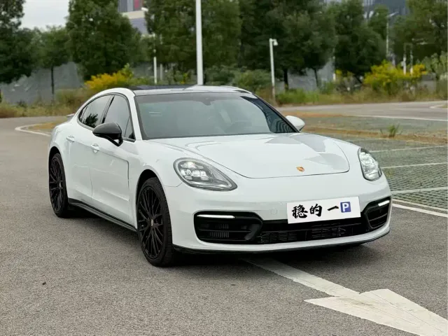 Фотография автомобиля — Porsche Panamera
