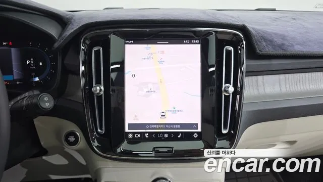 Вольво XC40 B4 Ultimate Bright — Фото автомобиля 15